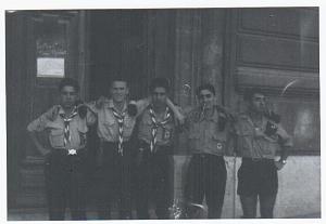 EIF D ORANIE 58 a gauche jacquie ,au mileiu darmon scout oran III